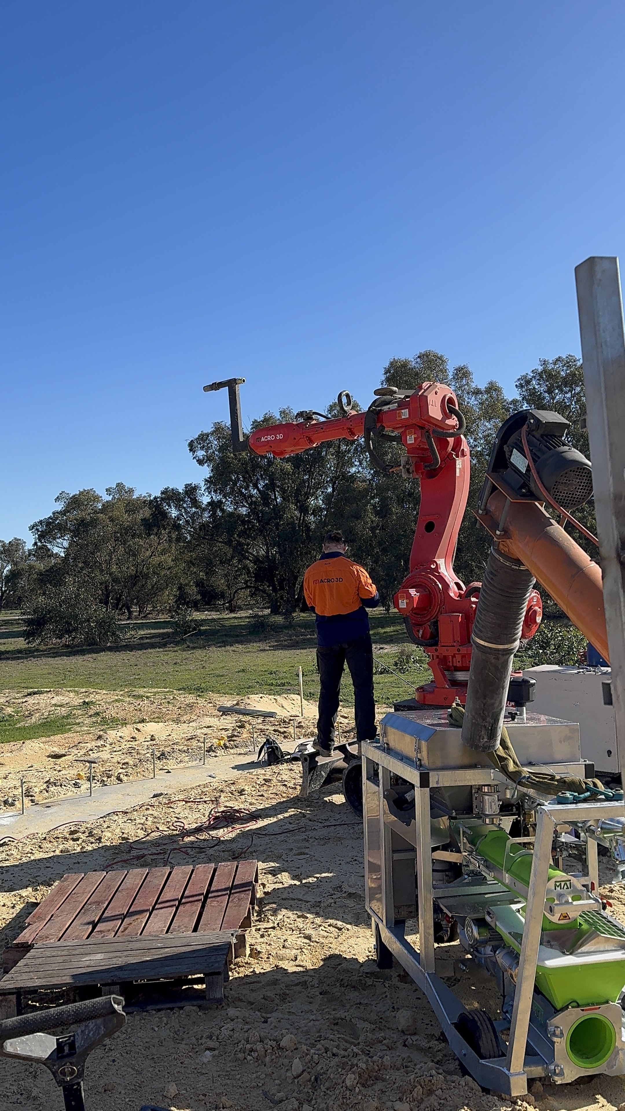 Macro3D machine on site in the field